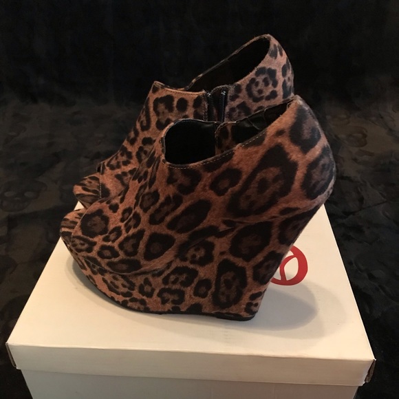 Olsenboye cheetah print wedges - Picture 5 of 6